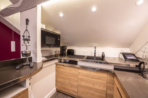 Kitchen overview, Bosch microwave