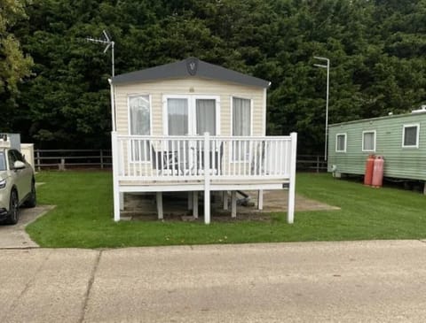 3 bed, 8 berth caravan on West Mersea