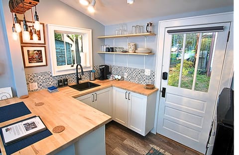 Everything you need to cook your favorite meals in this newly renovated kitchen!