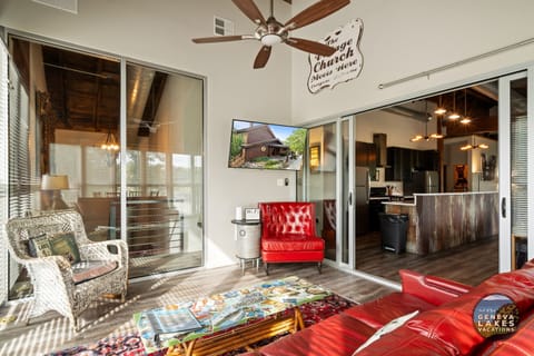 Upper Level Red Leather Sun Room, smart TV, Queen Bed-in-Box Sleeper