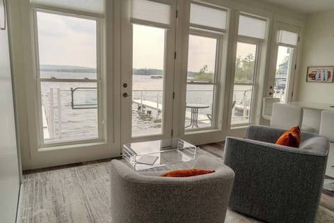 Lake Life, Modern Style! W/Hot tub and Kayaks! House in Oden