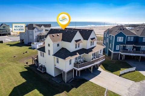Welcome to Yellowfin—a bright, dog-friendly Buxton duplex with a screened porch, ocean views, and easy beach access.