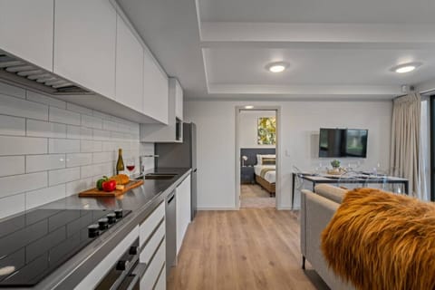 Modern Kitchen: Sleek design with stylish furniture