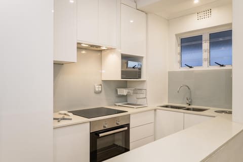 Lido Court 1-Bed Apartment with parking Sea Point (31058)