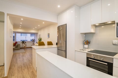 Lido Court 1-Bed Apartment with parking Sea Point (31060)