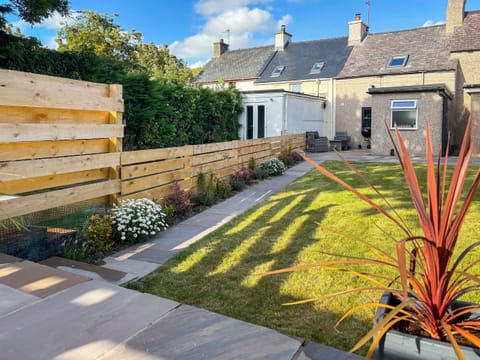 Garden | Cwrt, Dwyran, Newborough