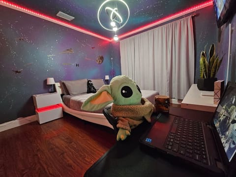Main bedroom desk available