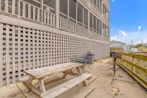 Outside grilling/Picnic Area