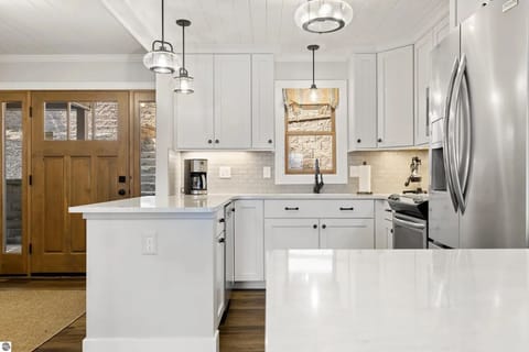 KITCHEN (MAIN FLOOR): The home has a beautiful modern kitchen with all appliances (including a dishwasher) and a good supply of cooking and dining utensils