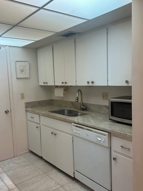 Dishwasher, disposal, dishwasher fully supplied