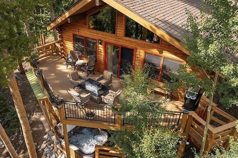 serendipity-lodge-rustic-outdoors