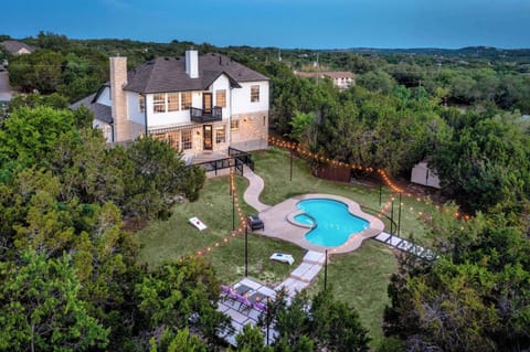 Looking for the perfect blend of comfort and adventure? You just found it! This isn’t just a place to crash—it’s a home base for laughs, late-night chats, and mornings that start with coffee. Your only task? Relax, recharge, repeat. 