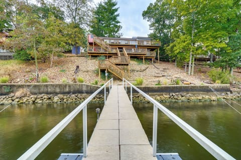 Lake Ozark Vacation Rental | 4BR | 2.5BA | 2,000 Sq Ft | 1 Step Required