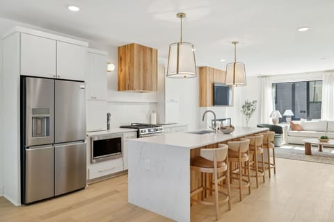 Kitchen: This exquisite kitchen features premium appliances, stunning quartz countertops, and stylish details, offering the perfect blend of luxury and practical comfort. Your culinary retreat starts here.