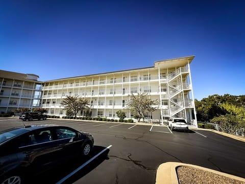 Well-maintained lakefront condo complex with convenient parking and easy unit access—perfect for stress-free Lake of the Ozarks vacation stays.