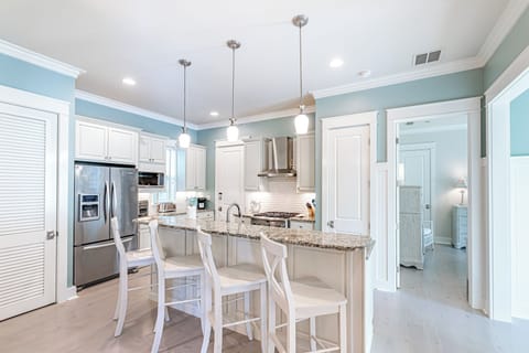 Kitchen with Breakfast Bar