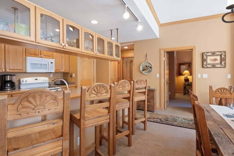 oxfordcourt-206-4261_54882122949_o