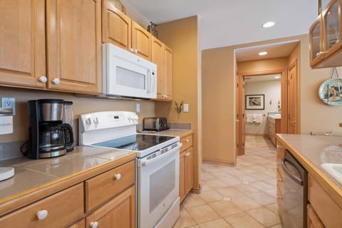 oxfordcourt-206-4271_54882122644_o