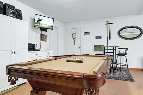 POOL TABLE
