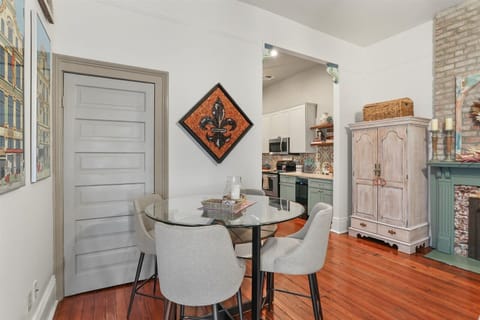 Living area, dining table