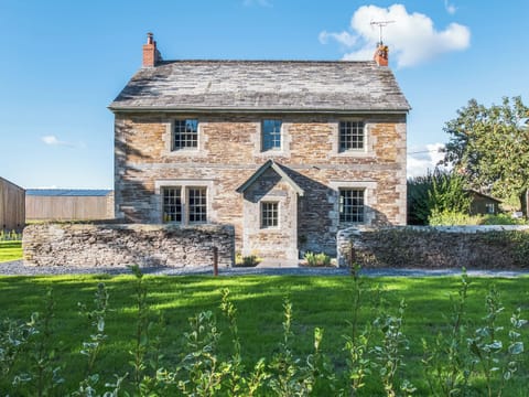 Exterior | The Farmhouse - Bogee Farm Holiday Cottages, Wadebridge