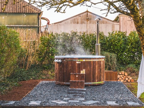 Hot tub | The Farmhouse - Bogee Farm Holiday Cottages, Wadebridge