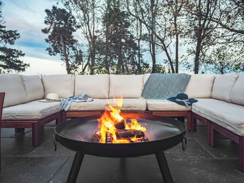 Sitting-out-area | The Farmhouse - Bogee Farm Holiday Cottages, Wadebridge