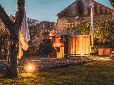 Hot tub | The Farmhouse - Bogee Farm Holiday Cottages, Wadebridge