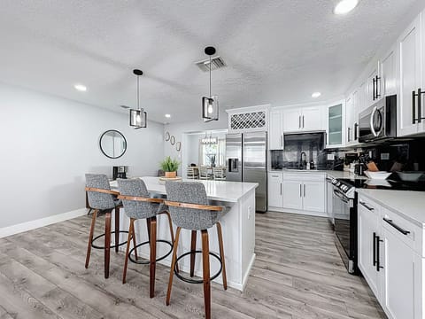 Kitchen Island with 3 bar seats