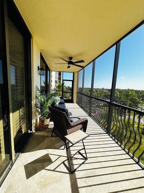Spacious screened in balcony