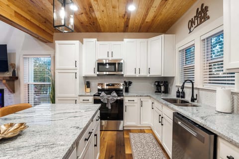 Chef-Ready Kitchen — stainless appliances, island seating, and full cookware.