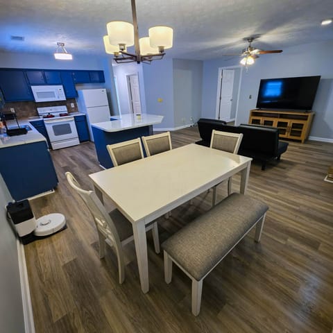 Living_Dinning Room & Kitchen