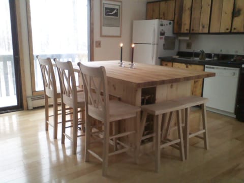 Kitchen center island