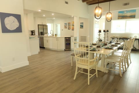 Dinning area with open kitchen layout