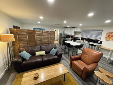 Brand new private Shoreline studio near the beach, shops, ferry, light rail Apartment in Shoreline