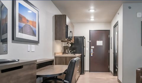 Arrive and feel at home with an easy, functional kitchenette