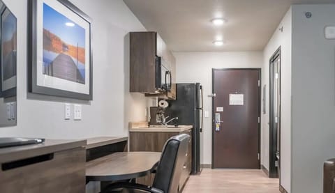 Arrive and feel at home with an easy, functional kitchenette