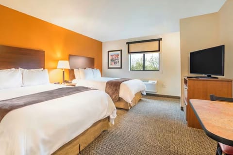 2 Queen bed with televesion, night table and lamp, with window view