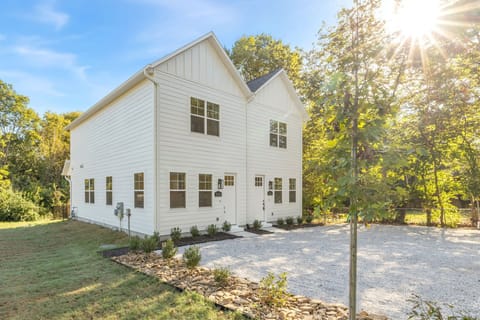 At home, enjoy luxury amenities for 4 guests in our 2 bed/2.5 bath newly built and modern home.