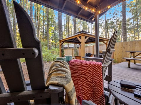 Little Chestnut Cabin- Cozy Coffee