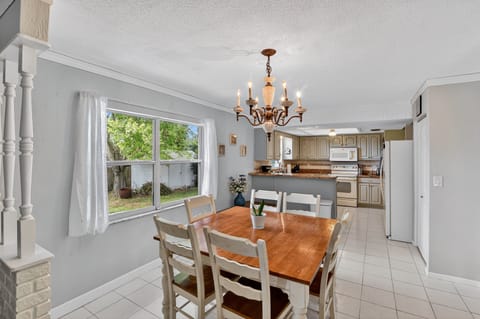 Architecture, Building, Dining Room, Dining Table, Furniture