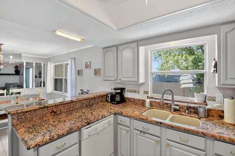 Sink, Sink Faucet, Indoors, Kitchen, Lamp