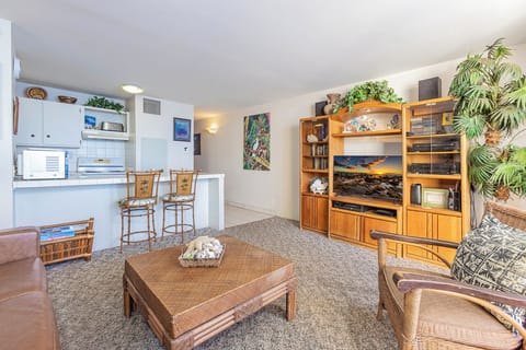 Classic Hawaiian touches meet oceanfront comfort