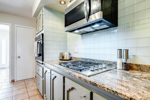 Kingfisher: Galley-style kitchen with modern appliances