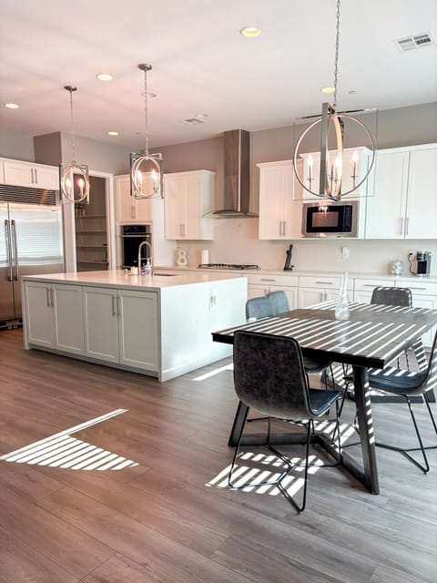 Full kitchen