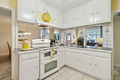 1267 S Fletcher Ave - Full Kitchen 2