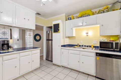 1267 S Fletcher Ave - Full Kitchen 3