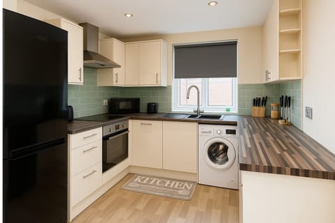 Fully equipped Kitchen Oven Hob, microwave, washing machine dishwasher