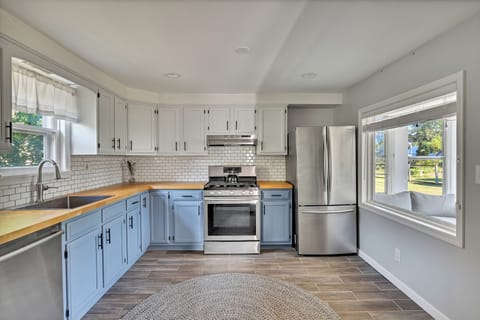 Modern large kitchen
