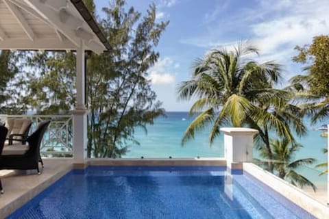 Private plunge pool with uninterrupted views of the beautiful Caribbean sea.